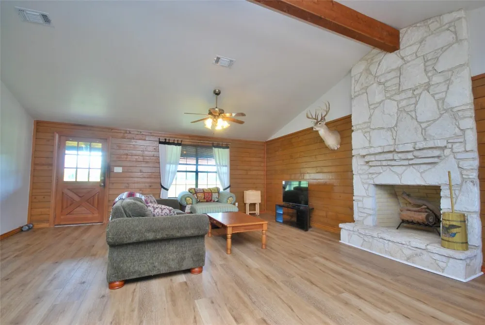 2725 Old Lehmann Road Kingsbury, TX 78638